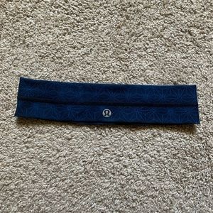 Lululemon headband in navy blue